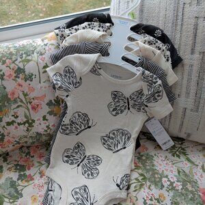 Carter’s Size 3 Month Girls Bodysuits Onesies Set Spring Black and Beige NWT